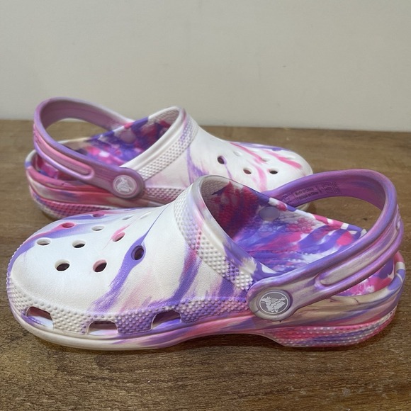 Girls Crocs Size 1 Pink Purple Tie Dye Marble Classic Clogs Kids Shoes Slip On - Picture 4 of 10